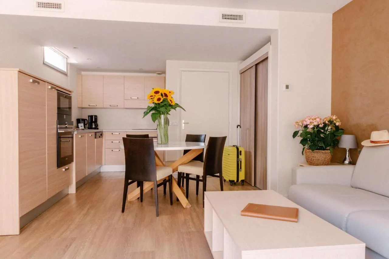 Residence Chateauneuf Menton 2*,  France